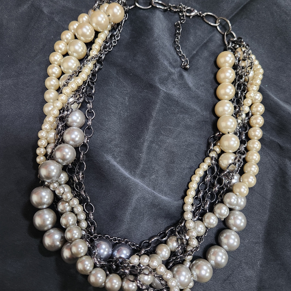 Elegant Pearl and Silver Necklace